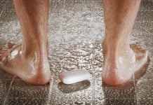 Mitos mengatakan, stroke paling sering menyerang di kamar mandi (Foto: iStock)