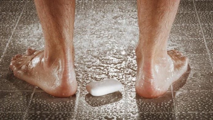 Mitos mengatakan, stroke paling sering menyerang di kamar mandi (Foto: iStock)