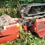 Satu unit combine harvester jatuh kejurang dan terbalik di pinggir sungai hingga memakan korban jiwa di Desa Alue Peunawa, Babahrot, Selasa (23/10).