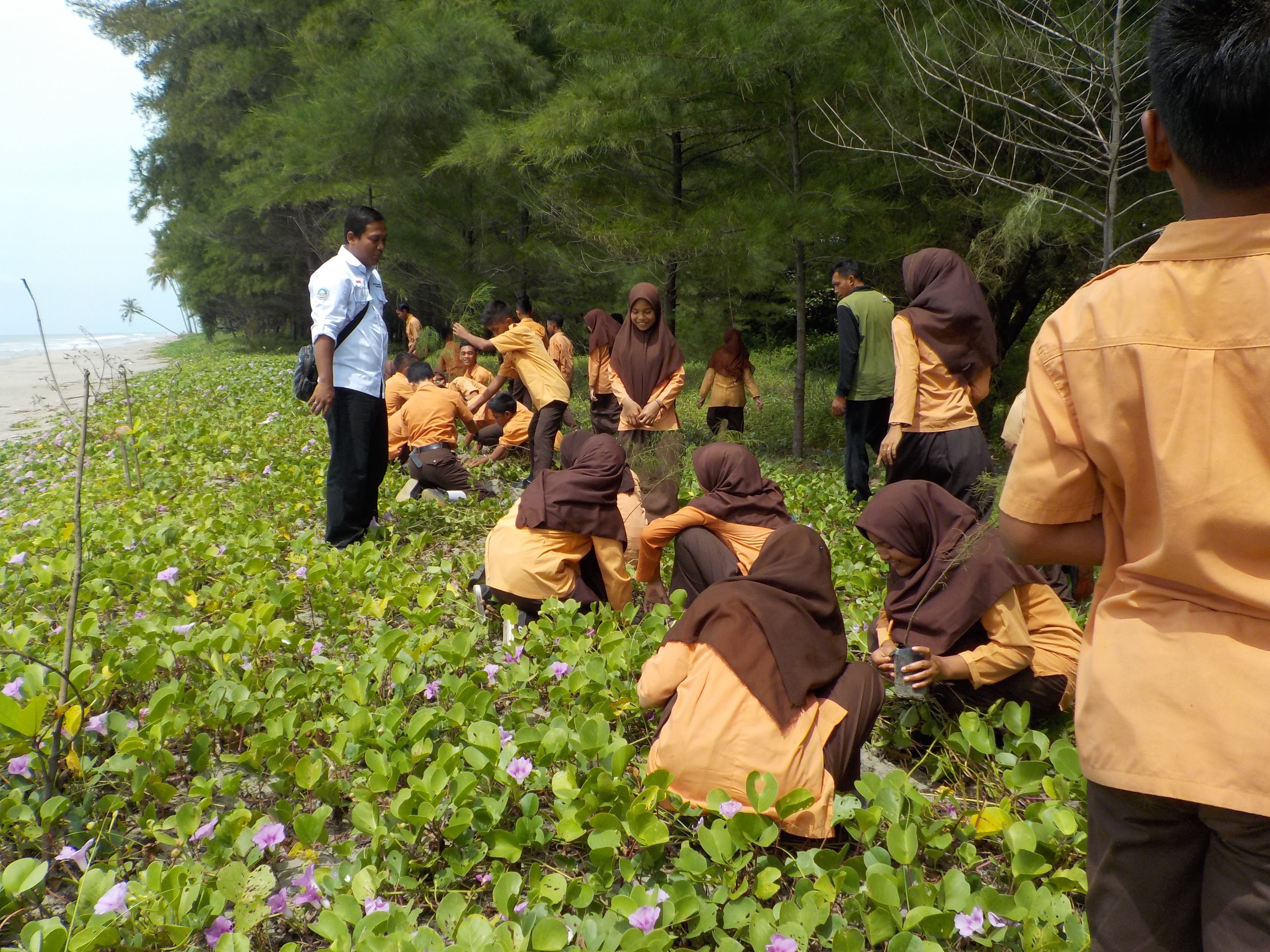 SMPN 2 Kluet Selatan Lakukan Kunjungan Edukasi Alam