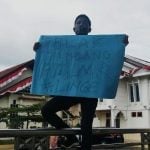 Tolak Tambang di Gayo, Pria ini Gelar Aksi Tutup Mulut Seorang Diri