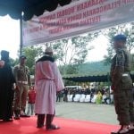 Terpidana Judi di Aceh Tengah Sujud Syukur Usai Dicambuk