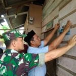 Muspika Blang Mangat Tempel Stiker Penerima Bantuan PKH