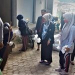 Komunitas Pijay Gleeh dan Mahasiswa KKN Poltekkes Aceh Gelar Aksi Bersih di Kota Meureudu