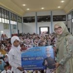 Dyah Erti Serahkan 5.916 Beasiswa PIP untuk Siswa Aceh Selatan