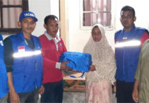 Dinsos Bersama Tagana Pidie Salurkan Bantuan Masa Panik Kepada Warga Terdampak Banjir Rob