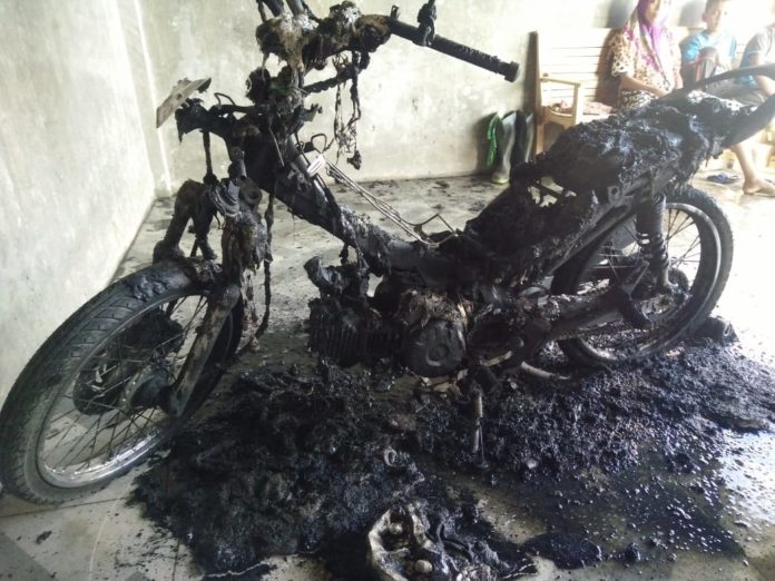 Sepeda Motor Dinas Geuchik Arongan Lise Dibakar