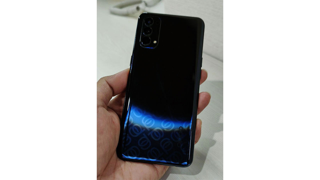 Tampilan OPPO Reno4