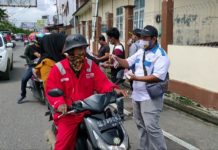 Hari Ibu, Senator Fachrul Razi dan PPWI Bagi Masker di Lhokseumawe Ketua PPWI Lhokseumawe Desriadi Hidayat