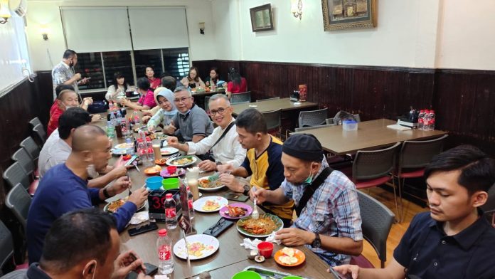 Walikota Singkawang Makan Mie Aceh