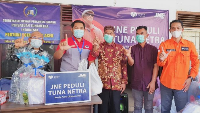 Dokumentasi penyerahan bantuan