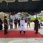 Terpidana Judi Chip Domino Jalani Eksekusi Cambuk di Lapas Calang