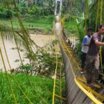 Niat Cari Orang Hilang, Polisi dan Masyarakat Jatuh ke Sungai Usai Jembatan Roboh di Bireuen