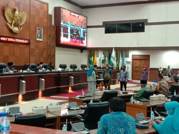 441bc6e2ca4f82f229de4df3433c9b48