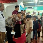 Kunjungan ke Dayah Manyang Puskiyai Aceh, Safaruddin Santuni Anak Yatim