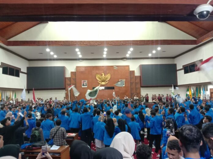 53e988782657cba488d5d41b5c5218a1