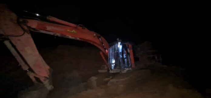 6879f1def3334b3ee4282f1673e66a96