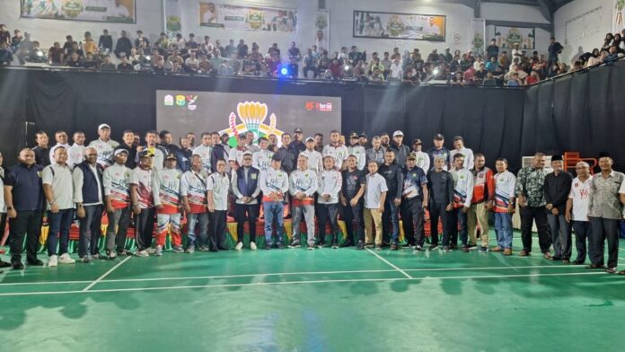 Penutupan Open Tournamen PBSI Aceh 2023 yang berlangsung di GOR Sigupai Arena Kabupaten Aceh Barat Daya (Abdya). Foto: Ist