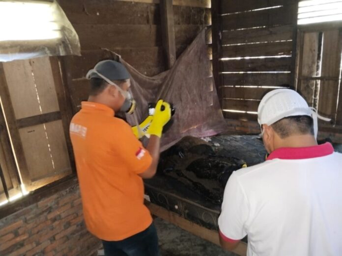 Tim INAFIS Polres Aceh Timur melakukan penyelidikan dan identifikasi terkait penemuan mayat oleh warga di Kecamatan Peureulak Barat Kabupaten Aceh Timur, Minggu (9/7/2023). Foto ist