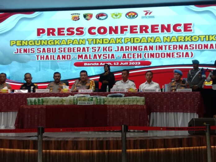 Konferensi pers di Polda Aceh (12/7/2023). Foto : Naszadayuna/analisaaceh.com