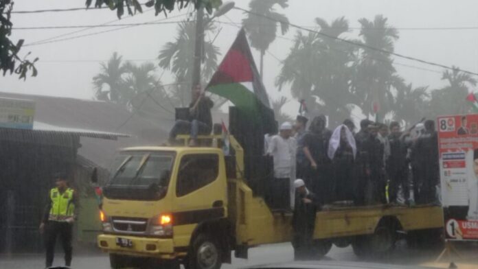 2ff328790c3b8edf4e906e45650bfa30 Sejumlah Ormas dan OKP di Abdya menggelar aksi damai bela Palestina pada Minggu (29/10/2023). Foto:Analisaaceh.com/Ahlul Zikri