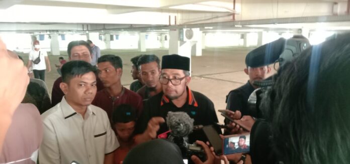 964a9eef91b37571e537b12400823819