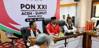 Penjabat (Pj) Gubernur Aceh, Dr. H. Safrizal ZA, saat memimpin rapat Chef de Mission (CDM) di Pendopo Gubernur Aceh, Minggu (15/9/2024). (Foto MC ACEH)