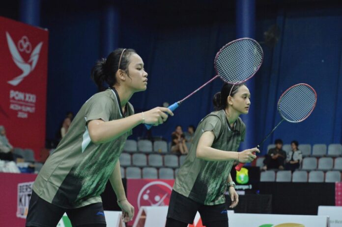 Pasangan ganda putri Mutia Dita Ainul Baroroh/Rista Berlian yang berhasil lolos ke babak semifinal usai mengalahkan Jatim, Selasa (17/9/2024) di GOR PBSI Sumatra Utara, Deli Serdang.