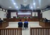 Terdakwa gay di Aceh saat di persidangan