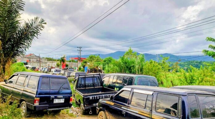 Bikin Resah Pengguna Jalan, SPBU di Abdya Dipenuhi Isuzu Panther dan Dump Truk Diduga Pelangsir Solar Subsidi